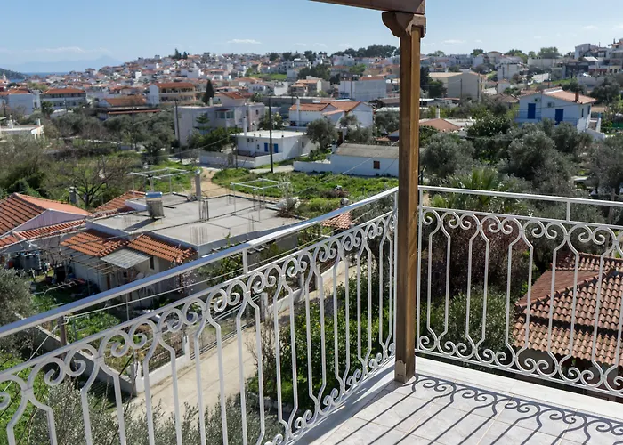 Act Art * העיירה סקיאתוס